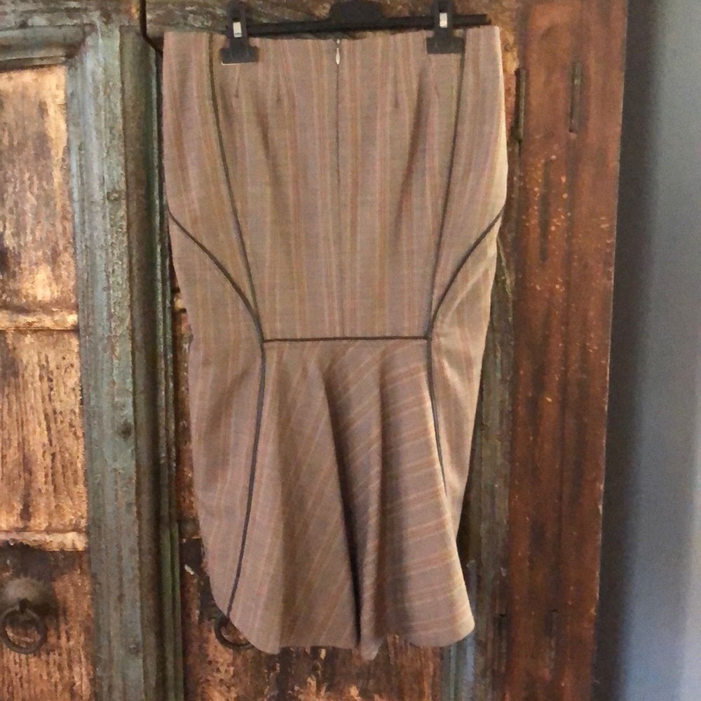 New skirt stripped knee length skirt.